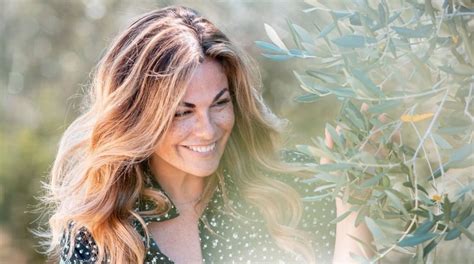 She then became the face of major advertising brands like pupa, wind, persona, sky, zalando, and elena mirò. Vanessa Incontrada "Vanity Fair": spuntano altre foto del ...