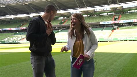 Franco matías di santo is an argentine professional footballer who plays as a striker for san lorenzo. Franco Di Santo baila en el campo del Werder Bremen - YouTube