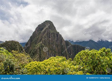 Huayna Picchu In Peru Bij Machu Picchu Stock Foto Image Of Wolken