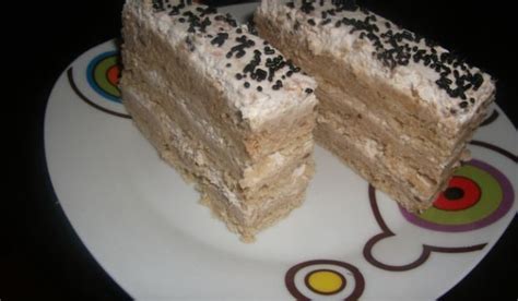 Posna torta u kojoj je ukombinovan keks, žele od voća po izboru i vanila krem, sve je obogaćeno slojem crne čokolade na keksu. Posna torta sa Nes kafom - Recept | POSNAJELA.rs