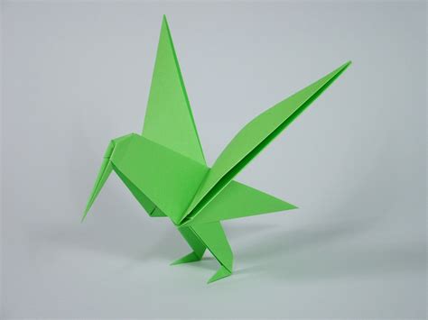 Dua lembar kertas warna, pilih yang warnanya berbeda agar pola pada anyaman bisa terlihat. Kumpulan Gambar Origami, Seni Melipat Kertas Dari Jepang