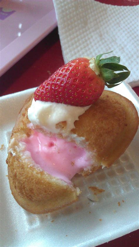 The most popular tourist attraction in. ciNciN d'jAri mAnis: Big Red Strawberry Farm di CAMERON ...