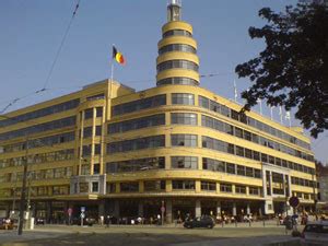 Maison flagey brussels is located at 39 avenue du général de gaulle in ixelles, 2.1 miles from the center of brussels. Brussels Tour: Place Flagey