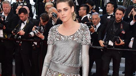 Kristen Stewart Takes Her Christian Louboutin Heels Off On The Cannes