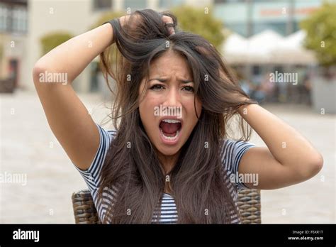 Woman Frantic Street Hi Res Stock Photography And Images Alamy