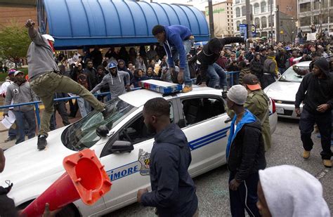 Arrests In Baltimore As Freddie Gray Protests Turn Violent Wsj