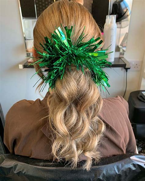 21 Easy Christmas Hairstyles To Wear This Holiday Season Stayglam