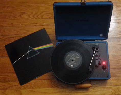 Pink Floyd Dark Side Of The Moon An A Retro Record Player Vinyl Gif