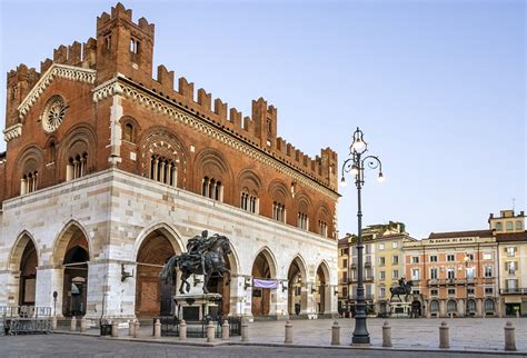 Ti consegniamo a casa tutto ciò che vuoi a piacenza! Piacenza travel | Emilia-Romagna, Italy - Lonely Planet