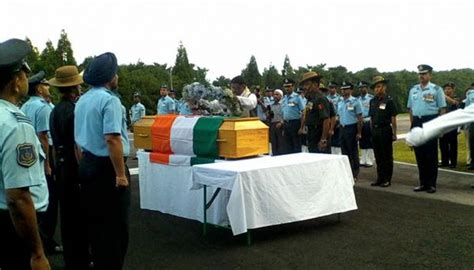 Abdul kalam, was an indian scientist who served as the 11th president of india from july 25, 2002 to july 25, 2007. RIP Dr APJ Abdul Kalam Last Reaction Photos Speech Tweets ...