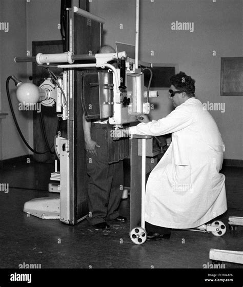 Vintage X Ray Machine Hi Res Stock Photography And Images Alamy