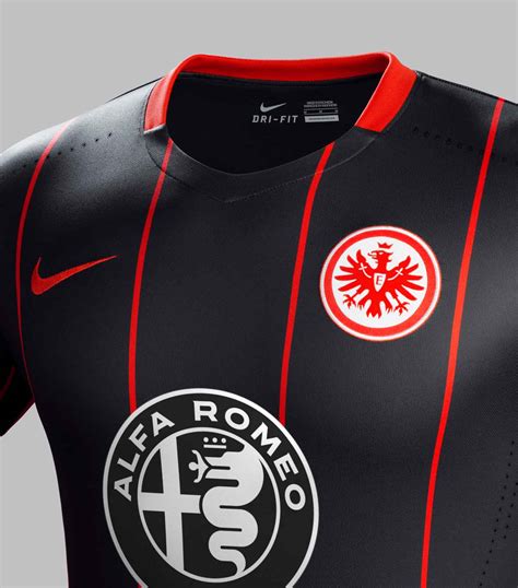 Eintracht frankfurt dent borussia dortmund's champions league qualification hopes with a late winner in the bundesliga. Nike Eintracht Frankfurt 15-16 Trikots veröffentlicht ...