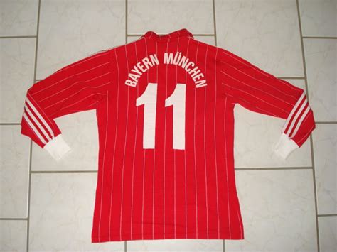 He had his greatest career success with german club bayern munich, where he won the intercontinental cup. Bayern Munich Home Maillot de foot 1982 - 1983. Sponsored ...