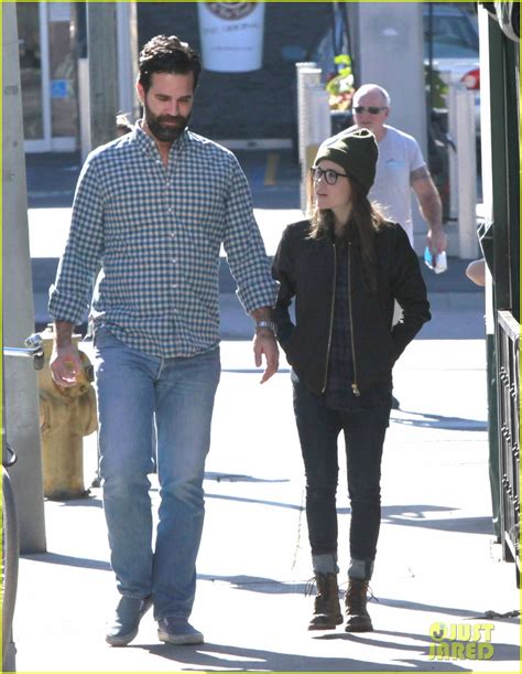 Rob delaney (boston, 19 gennaio 1977) è un attore, scrittore e comico statunitense. Ellen Page Meets Up with Comedian Rob Delaney for Lunch ...