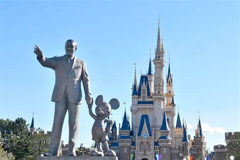 #東京ディズニーランド #東京 #disneyland #disney #alice in wonderland #queen of hearts #tokyo #walt disney #tokyo disneyland #disney hotel and resort. 【公式】今日はウォルト・ディズニーのお誕生日｜東京 ...