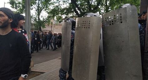 Caucasian Knot Opposition Clashes With Law Enforcers Near Yerevan Mayoralty