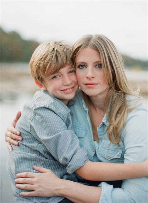 mother and son sitting together and hugging del colaborador de stocksy marta locklear stocksy