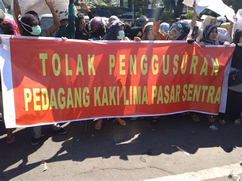 Nu sentral shopping mall add: LBH Makassar | Pernyataan Sikap Aliansi Pedagang kaki Lima ...