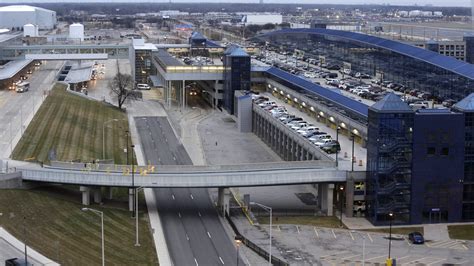 Detroit Metro Airport Ranks High In Passenger Satisfaction
