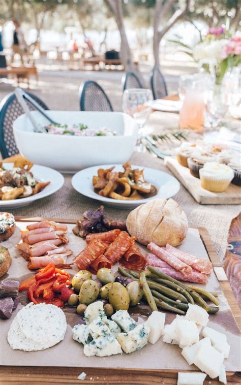 They sit at a huge table which hangs from a crane fifty metres in. Fun Places to Eat in Phoenix Arizona | Places to eat, Eat ...