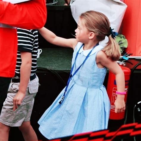 Auf dem offizielen foto von prinzessin charlotte zu ihrem sechsten geburtstag sieht die tochter von william und kate aus wie die doppelgängerin kinder, wie die zeit vergeht: Pin on Princess Charlotte of Cambridge
