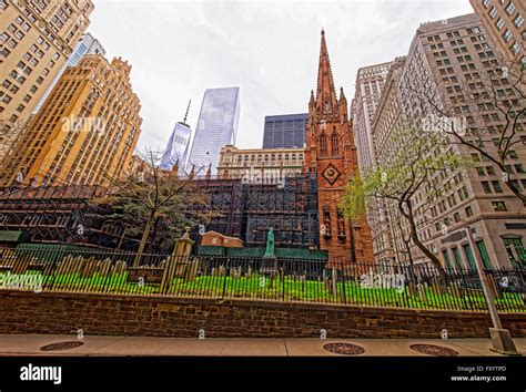 New York Usa April 24 2015 Street View On Trinity Church Of Lower