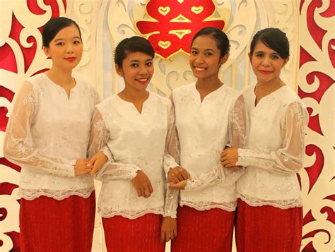 See more ideas about perkahwinan, foto kahwin, baju kahwin. Mengenal Jenis Pakaian Adat Perempuan Maluku - tahuribabunyi