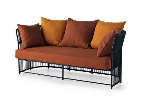 Die bequemlichkeit eines sofas im garten, auf der terrasse oder auf dem balkon genießen. Sofas, Polstersitze Sofas, Polstersitze für draußen Metall ...