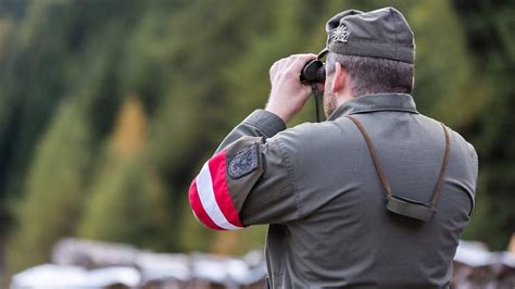 Voraussetzungen (für personen, die sich in den letzten 14 tagen in österreich aufgehalten haben oder durch österreich durchgefahren sind): Auch Veranstaltungen beschränkt: Österreich stoppt ...
