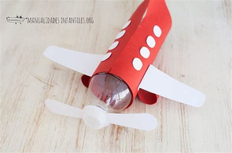 Aprende más manualidades de papel con nuestros tutoriales. Avión con Botella de Plástico | Artesanías de avión, Botellas plasticas, Como hacer un avion