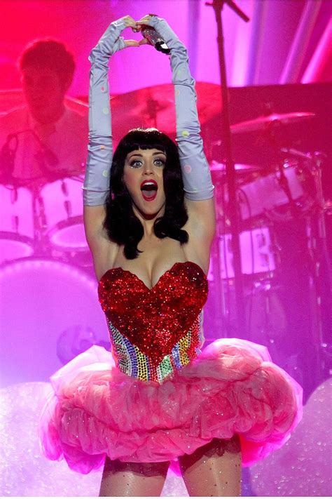 Katy Perry Heart Shaped Dress Sequin Pink Tutu Off White Gloves Katy Perry Pinterest