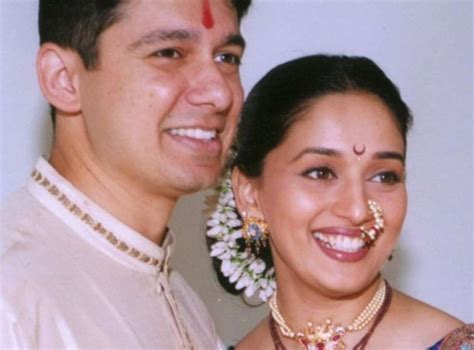 Madhuri Dixit And Shriram Nene Love Story सेलेब लव लाइफ डॉक्टर श्रीराम नेने की सादगी पर फिदा