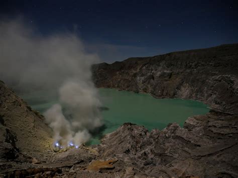Kawah Ijen Banyuwangi Fenomena Blue Fire Yang Menakjubkan