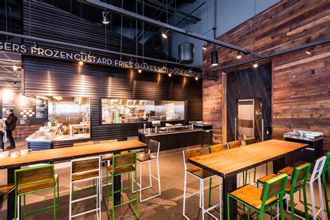 Heres Your First Look Inside Chicagos First Shake Shack Eater Chicago