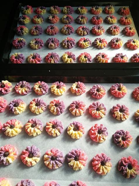 Kuih raya merupakan menu wajib ada semasa sambutan hari raya. Resepi Kuih Raya : Semperit Susu Anzalna | Blog ...