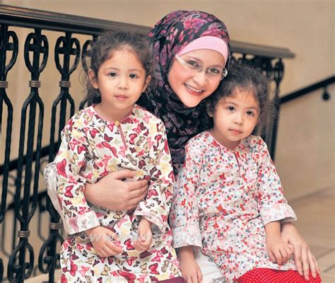 Wan zumusni wan mustapha, university teknologi mara. 10 Selebriti Malaysia Yang Ada Anak Kembar! - Media Hiburan