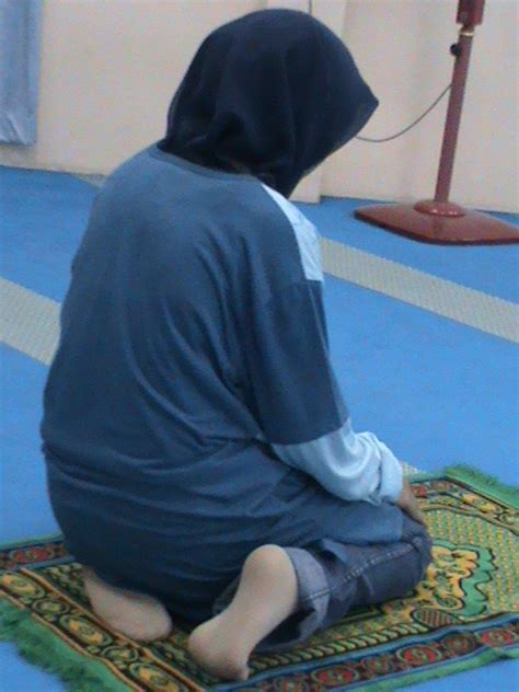 Orang islam sebagai contoh, mereka duduk dalam posisi ini berulang kali semasa melakukan ibadah solat. BIO TERAPI SOLAT: DUDUK ANTARA DUA SUJUD (DUDUK IFTIRASY ...