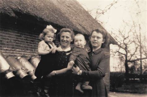 The family was discovered after one of the children asked for help in a. Familie Zantinge (foto 16889 uit de beeldbank Stichting ...