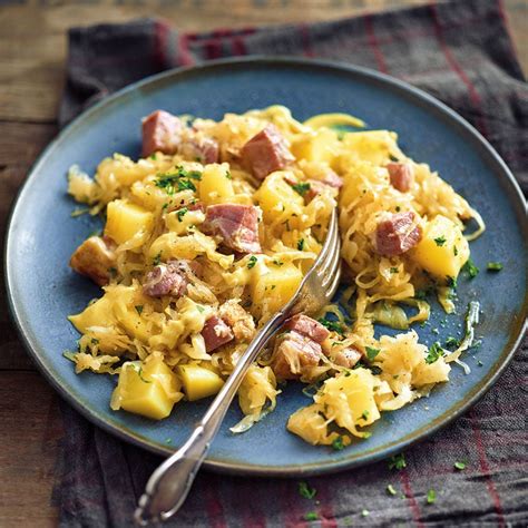 Von kassler ganz zu schweigen. Kasseler-Kartoffel-Pfanne mit Sauerkraut Rezept | WW ...