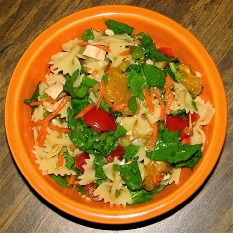 In a large bowl toss together pasta, spinach, raisins, nuts, mandarin oranges, and cilantro. Shel's Kitchen: Mandarin Chicken Pasta Salad