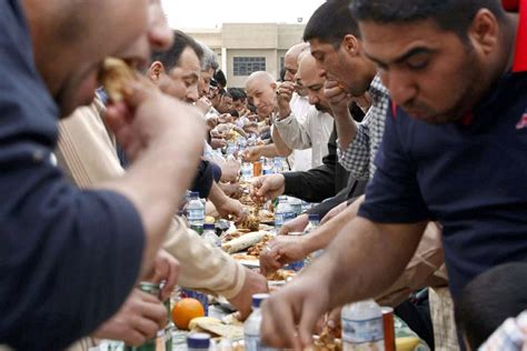 عراق شادی کی تقریب میں کھانا کھانے والے زہر خورانی کا شکار Urdu News