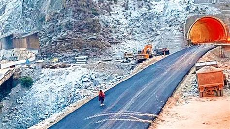 Nhai Suspends Tunnel Excavation On Jammu Srinagar Highway As Cracks Appear India News The