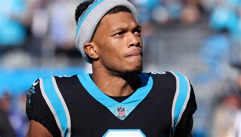 Panthers Wr Dj Moore Intervenes To Stop Fans From Fighting Video