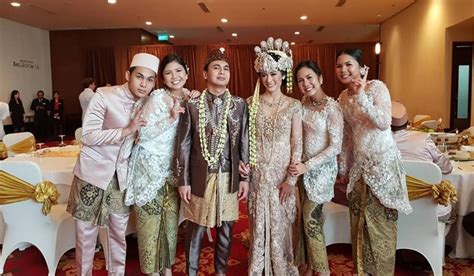 Raditya dika membuat sebuah tulisan panjang dan mengharukan untuk berterima kasih pada orangtuanya. Sempat Bikin Raditya Dika 'Iri', Edgar Nasution Super ...