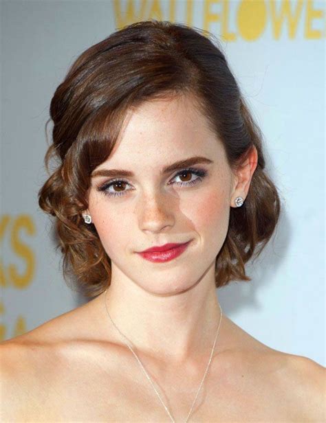 From hermione's curls to the pixie cut seen 'round the world, emma watson has had some truly inspiring red carpet hairstyles over the years. Coupe cheveux long : Half Up Half Down for Short Hair ...