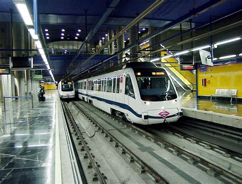 Al rededor de las 22:15 horas usuarios de redes sociales reportaban el incidente, donde el puente de dicha estación ubicada en avenida. La línea 1 de Metro, cortada entre Tetuán y Chamartín del ...