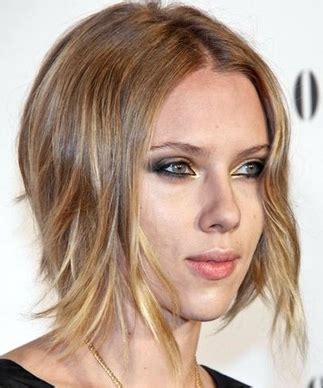 When scarlet johansson cut her long hair into a bob, she went for a contemporary shape that really created and impact when it was revealed. Long in front, short back. | Scarlett johansson hairstyle ...