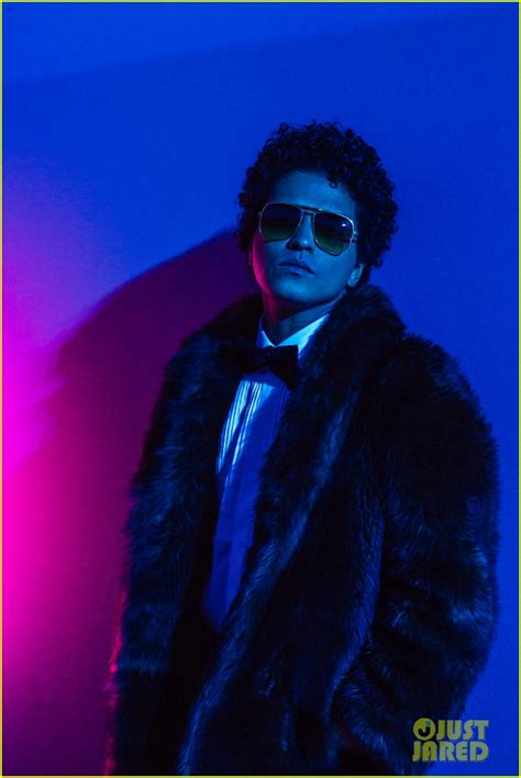 Bruno Mars Rocks The Runway At Victorias Secret Fashion Show 2016 Photo 3818489 Bruno Mars