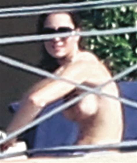 Kate Middleton Prince William S Wife Sunbathing Topless Zazzybabes The Best Porn Website