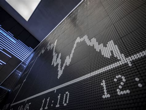 In allen deutschen großstädten lassen sich normalerweise problemlos filialen der deutschen bank finden. Aktien: Von Engpässen und Gelegenheiten - Deutsche Bank ...